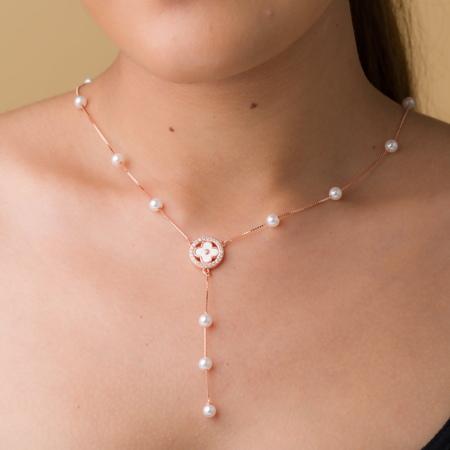 Mother Of Pearl Clover Chain Pendant - 925 Silver