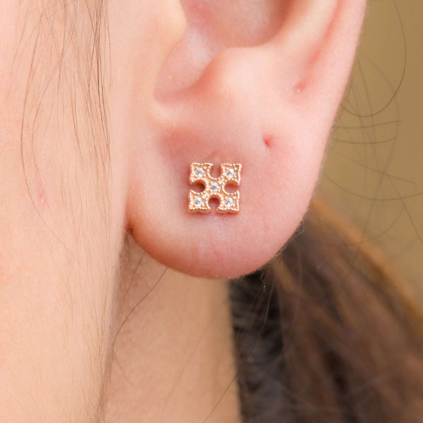 Elegant Zircon Stud Earrings - 925 Silver