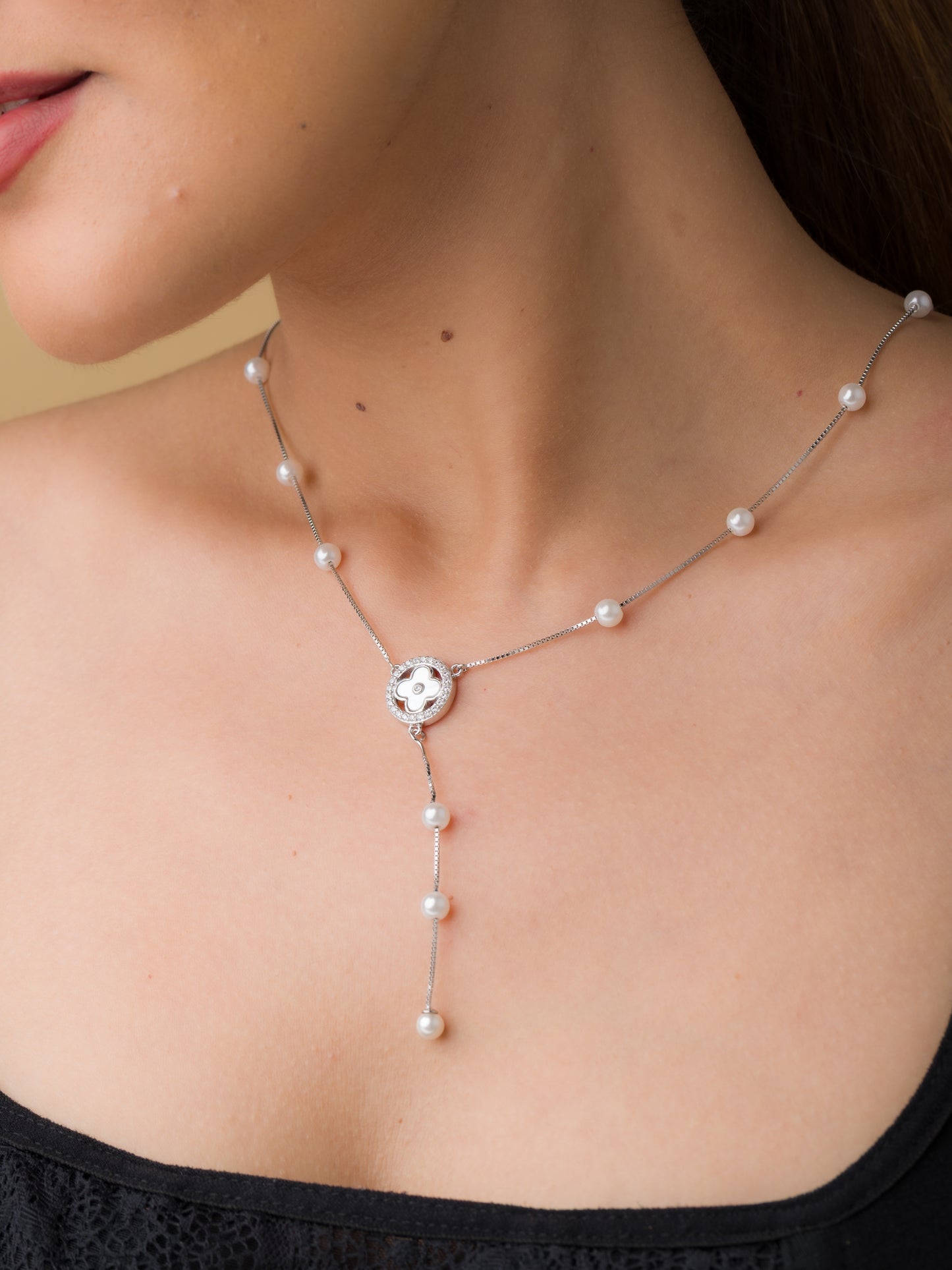 Mother Of Pearl Clover Chain Pendant - 925 Silver