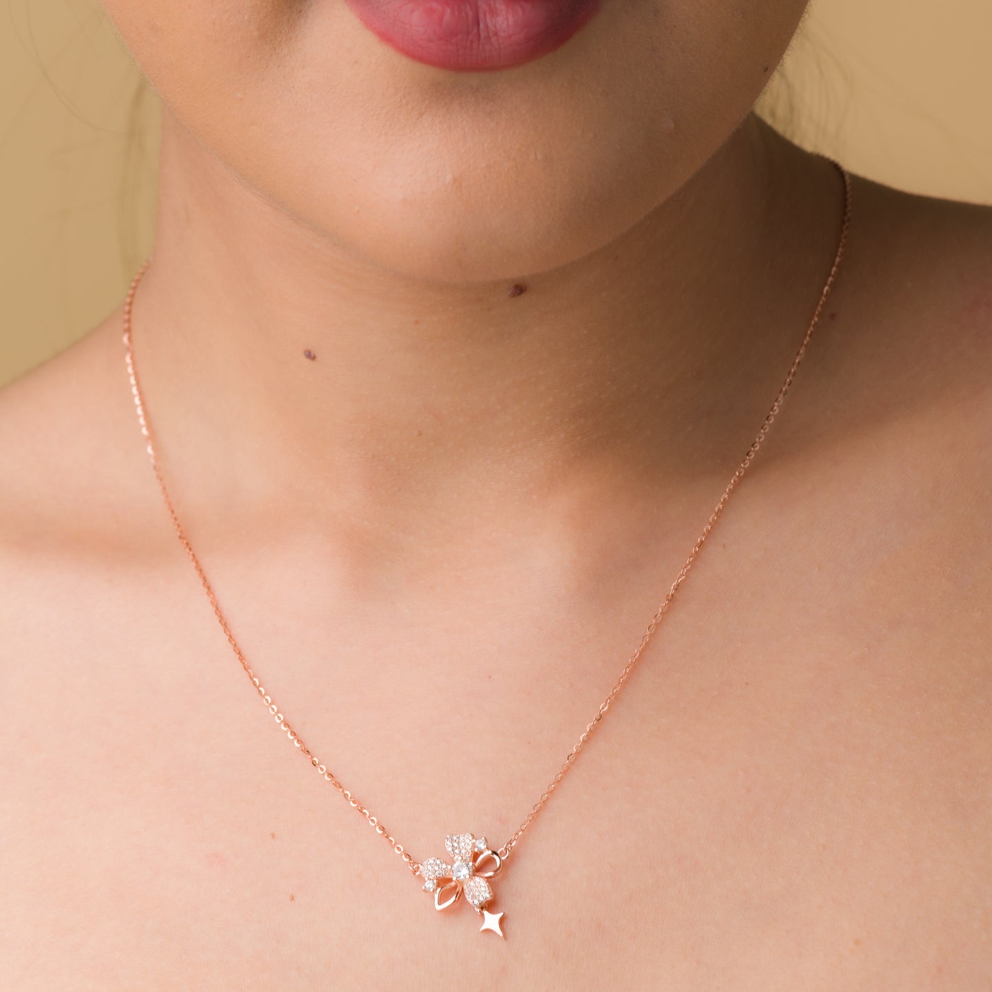Cute Little Flower Zircon Pendant Chain - 925 Silver