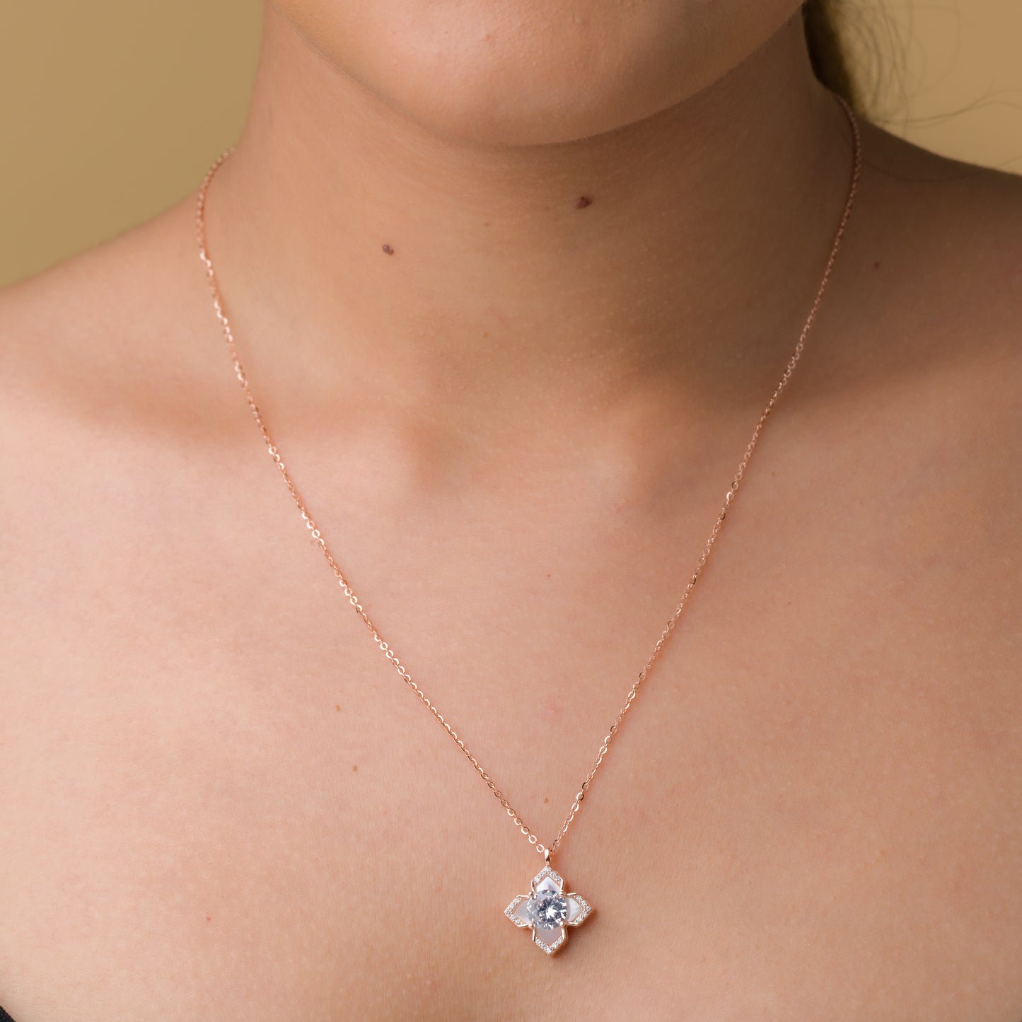 Mother Of Pearl Clover Pendant Chain - 925 Silver