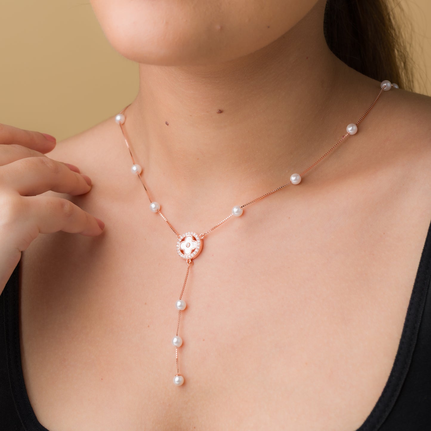 Mother Of Pearl Clover Chain Pendant - 925 Silver